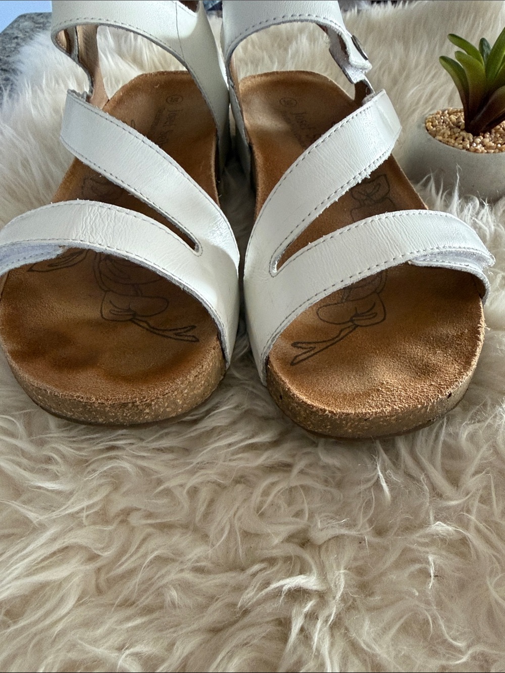 JosephSeibel TONGA 25 SANDALS White LEATHER AdjustStraps ConcaveHeelbed 1.5”Heel - Picture 4 of 6